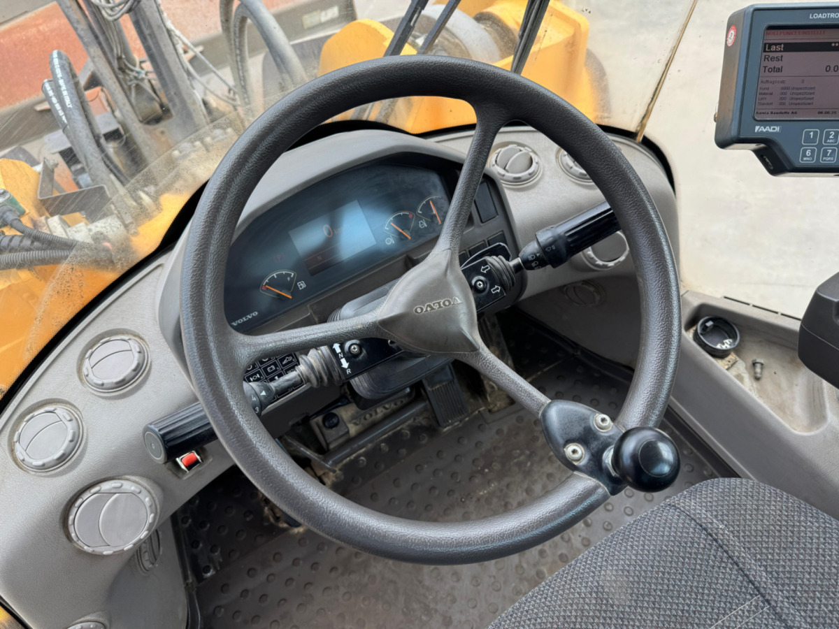 휠 로더 VOLVO L180G : 사진 18