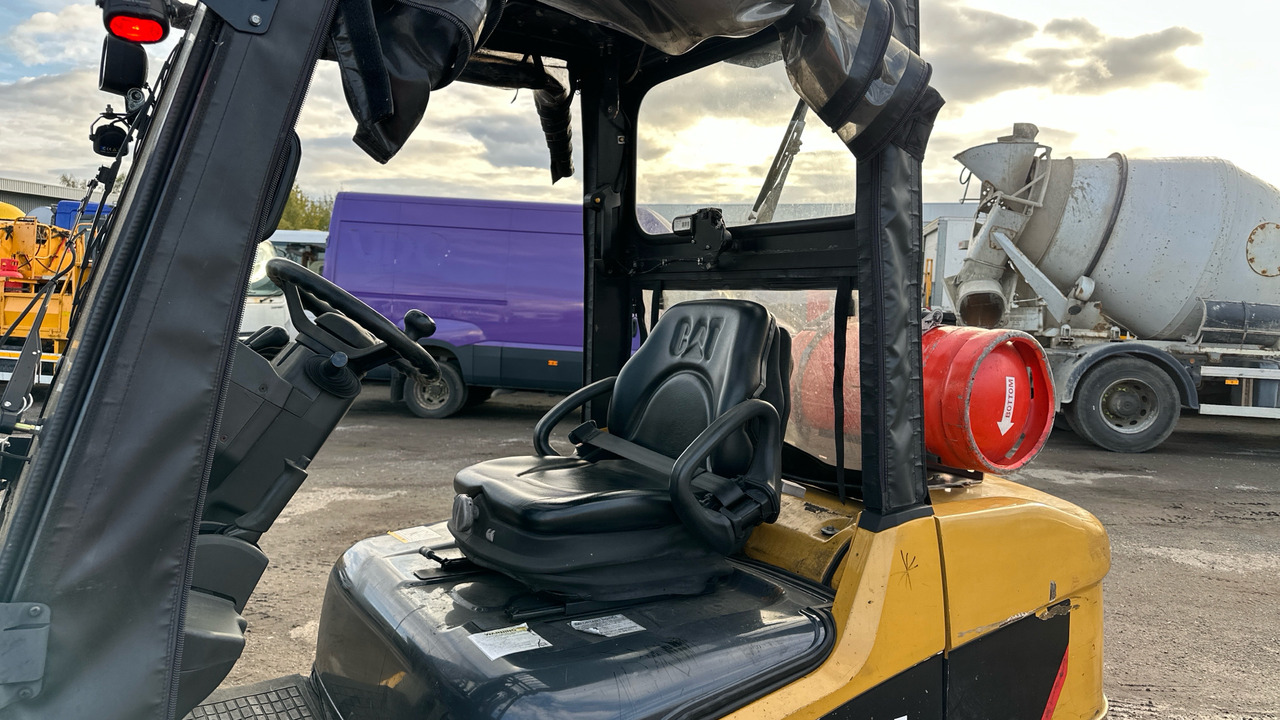 CATERPILLAR GP35N - LPG 지게차 : 사진 5 CATERPILLAR GP35N - LPG 지게차 : 사진 5