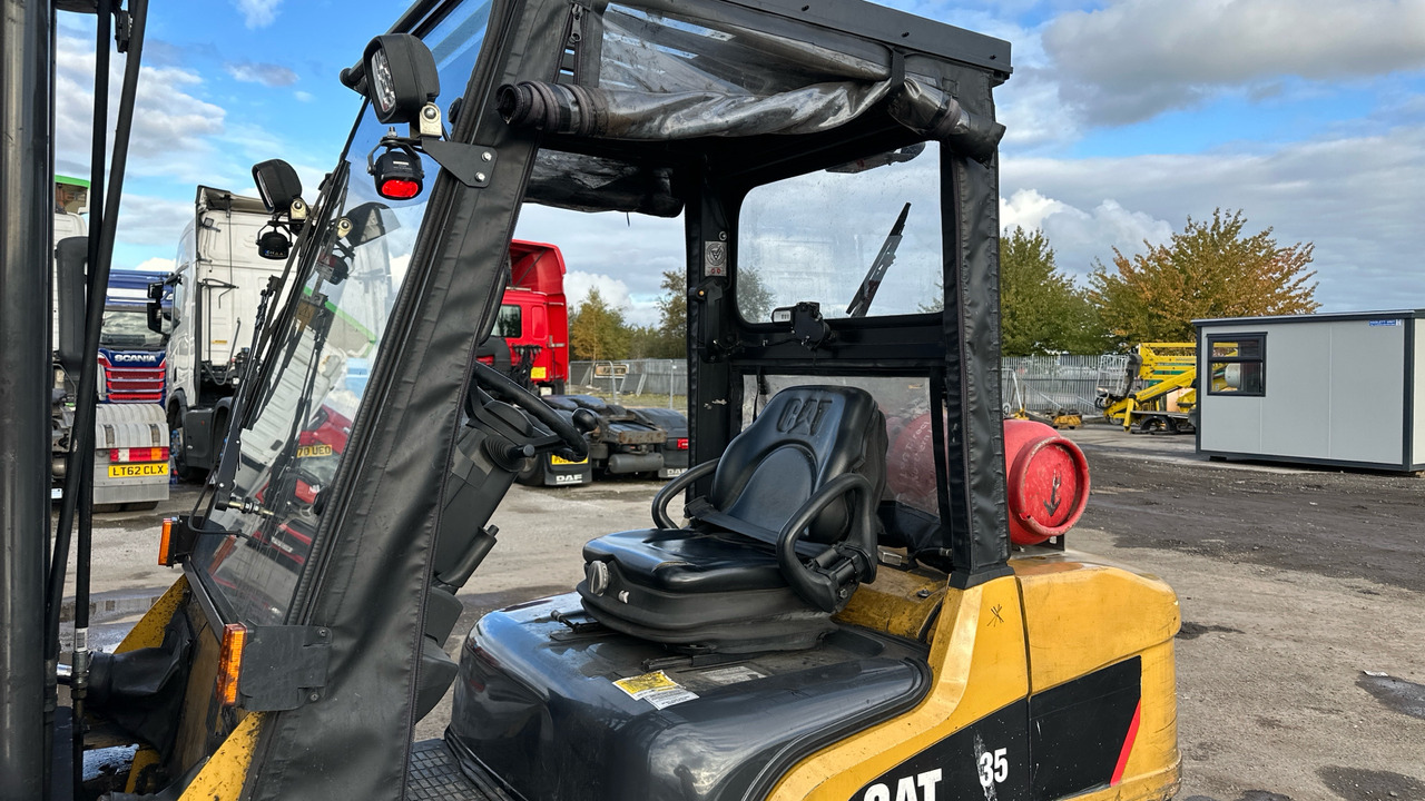 CATERPILLAR GP35 - LPG 지게차 : 사진 5 CATERPILLAR GP35 - LPG 지게차 : 사진 5