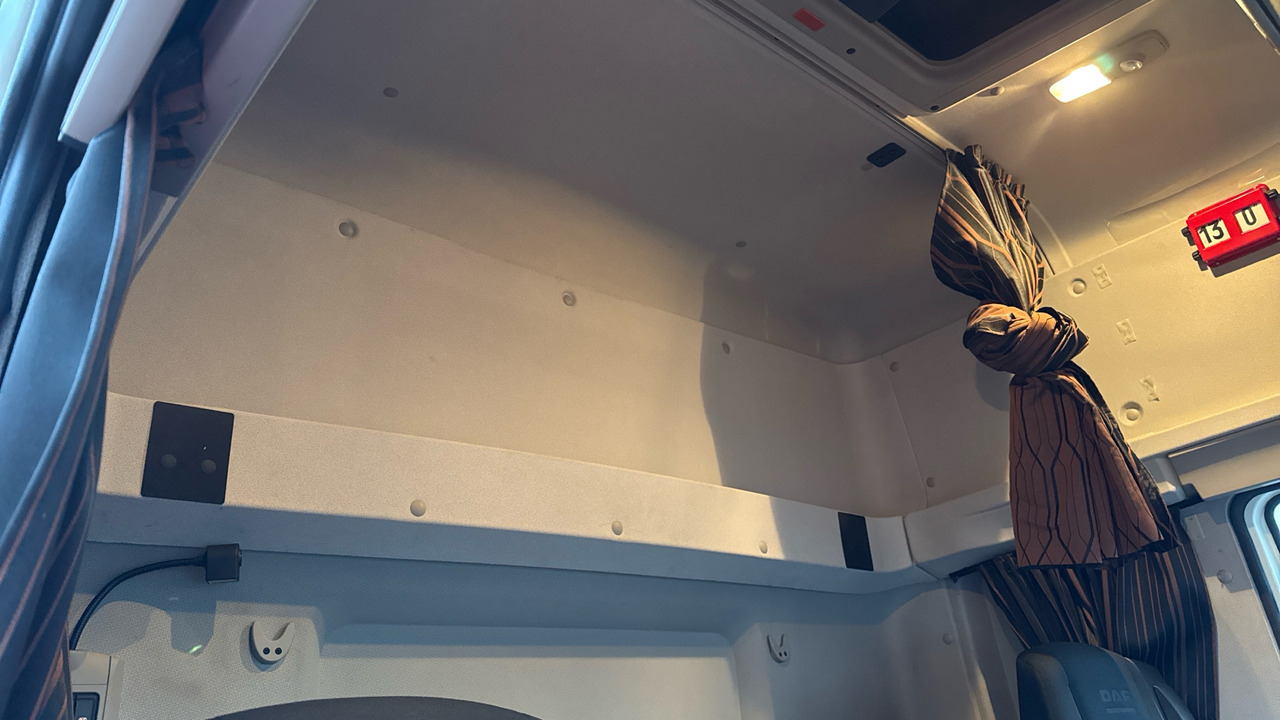 커튼사이더 트럭 DAF CF 260 : 사진 15