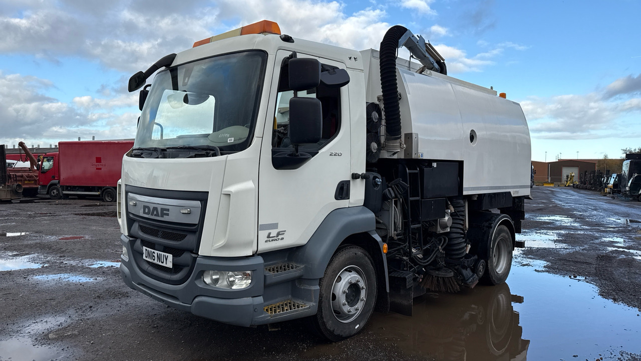 DAF LF 220 - 거리 청소 차량 : 사진 2 DAF LF 220 - 거리 청소 차량 : 사진 2