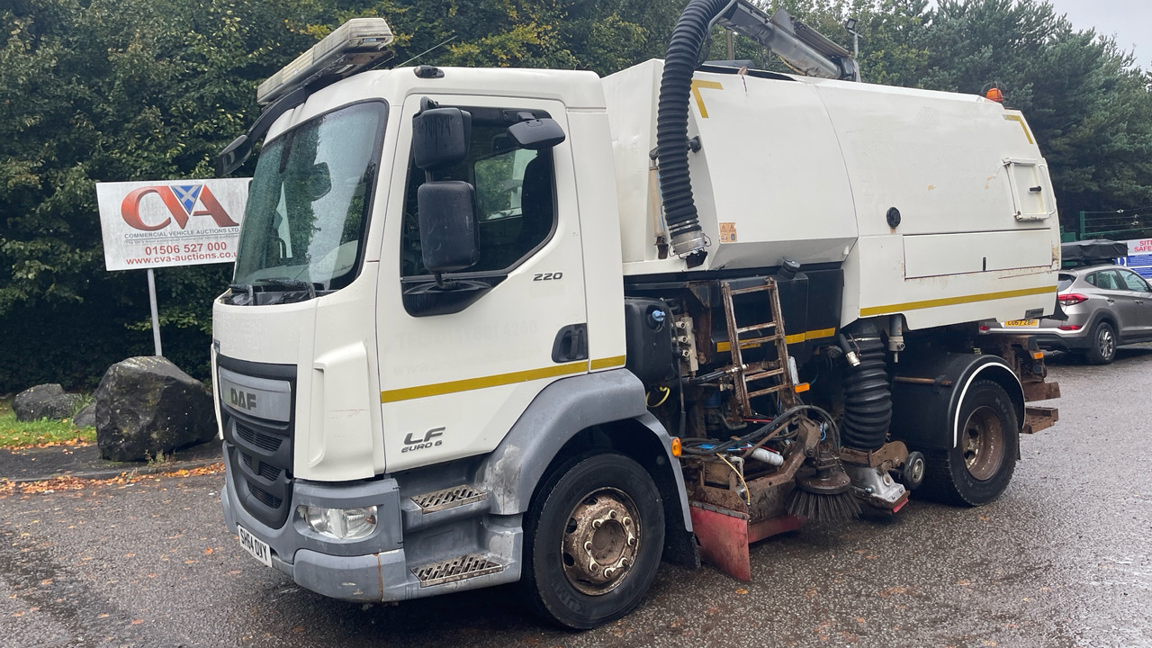 DAF LF 220 - 거리 청소 차량 : 사진 2 DAF LF 220 - 거리 청소 차량 : 사진 2