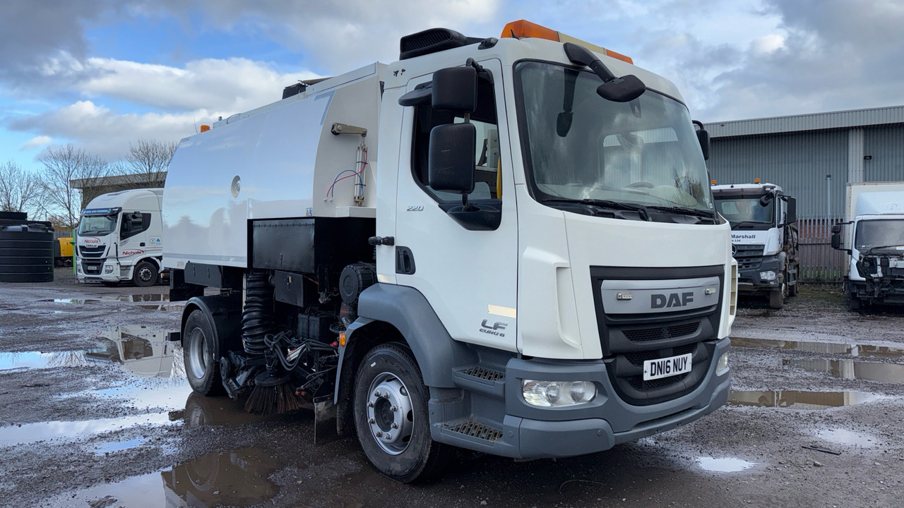 DAF LF 220 - 거리 청소 차량 : 사진 1 DAF LF 220 - 거리 청소 차량 : 사진 1