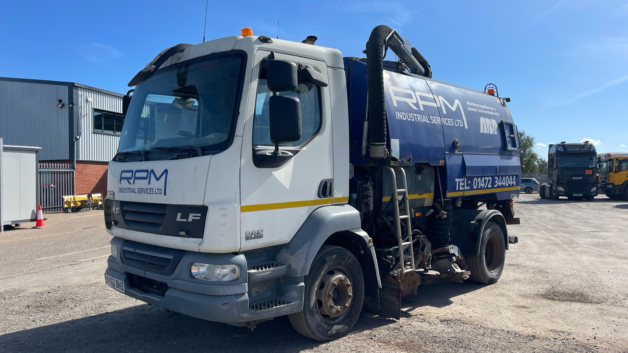 DAF LF 55.220 - 거리 청소 차량 : 사진 2 DAF LF 55.220 - 거리 청소 차량 : 사진 2