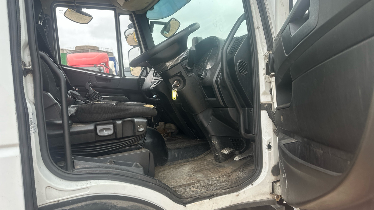 IVECO EUROCARGO 100-190 - 견인 트럭 : 사진 5 IVECO EUROCARGO 100-190 - 견인 트럭 : 사진 5