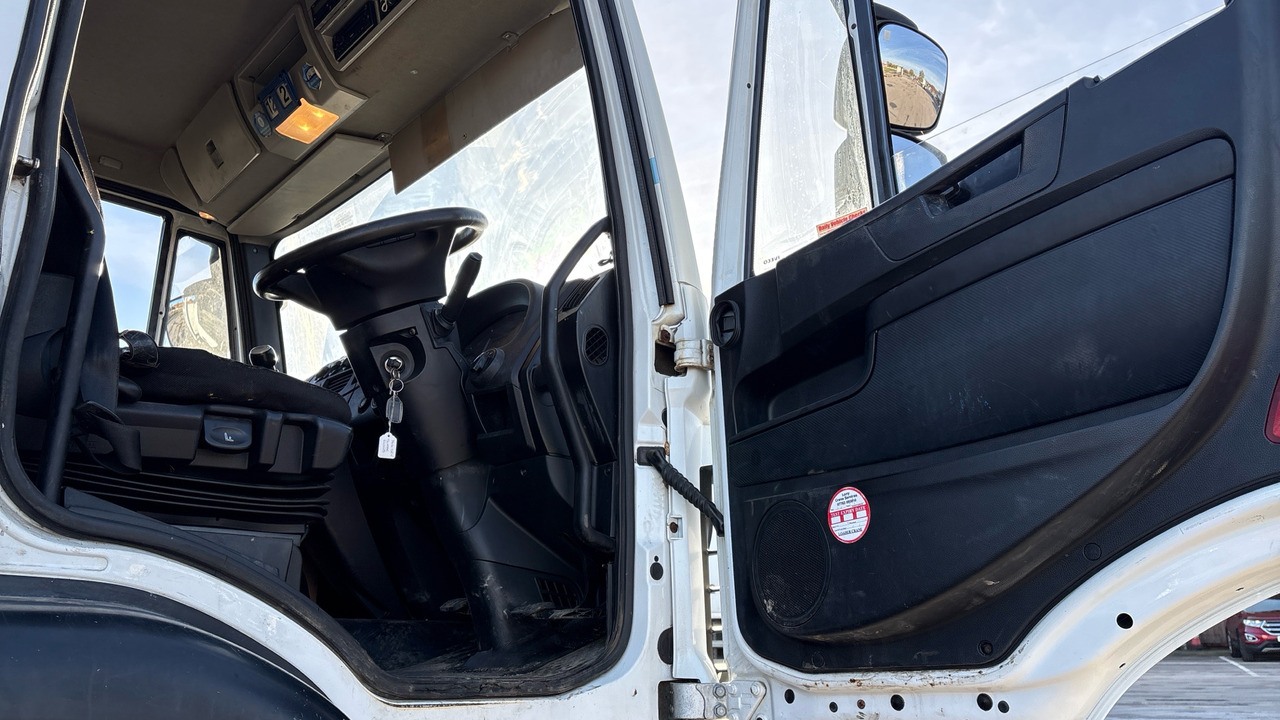IVECO EUROCARGO 120-190 - 드롭사이드/ 플랫베드 트럭, 크레인 트럭 : 사진 5 IVECO EUROCARGO 120-190 - 드롭사이드/ 플랫베드 트럭, 크레인 트럭 : 사진 5