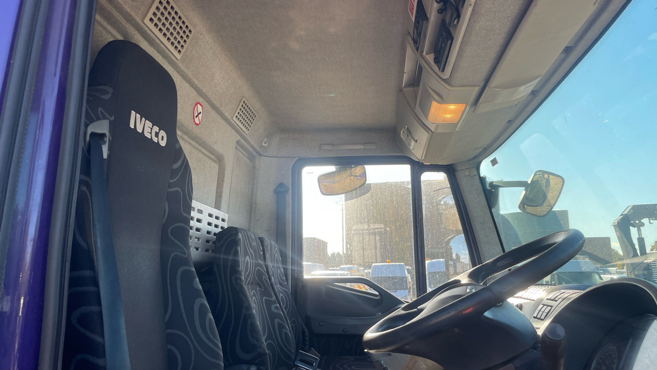 IVECO EUROCARGO 180E - 드롭사이드/ 플랫베드 트럭 : 사진 5 IVECO EUROCARGO 180E - 드롭사이드/ 플랫베드 트럭 : 사진 5
