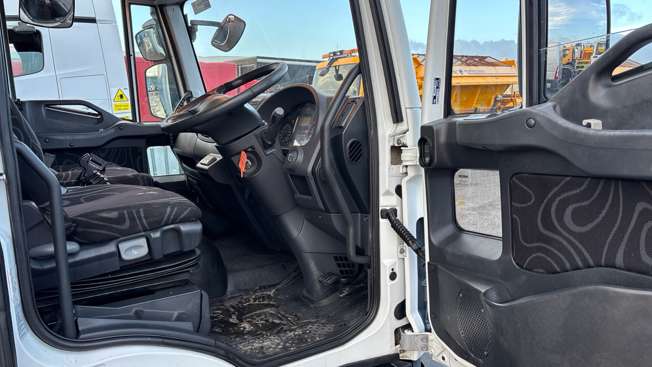 IVECO EUROCARGO 75E16 - 커튼사이더 트럭 : 사진 5 IVECO EUROCARGO 75E16 - 커튼사이더 트럭 : 사진 5