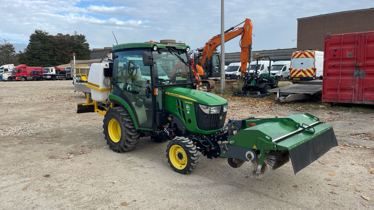 JOHN DEERE 2038R - 장궤형 트랙터 : 사진 1 JOHN DEERE 2038R - 장궤형 트랙터 : 사진 1