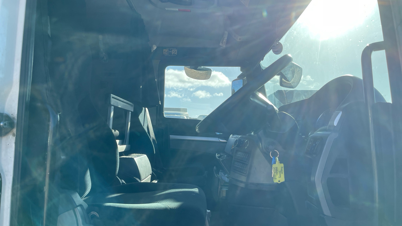 MAN TGX 18.400 - 커튼사이더 트럭 : 사진 5 MAN TGX 18.400 - 커튼사이더 트럭 : 사진 5