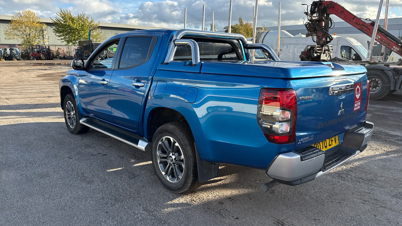 Mitsubishi L200 DI-D 2.3 Barbarian X 150PS - 픽업트럭, 콤비 밴 : 사진 3 Mitsubishi L200 DI-D 2.3 Barbarian X 150PS - 픽업트럭, 콤비 밴 : 사진 3