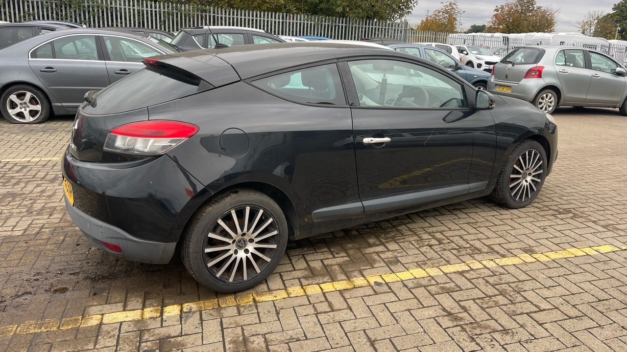 RENAULT MEGANE 1.6 DYNAMIQUE - 해치백 : 사진 4 RENAULT MEGANE 1.6 DYNAMIQUE - 해치백 : 사진 4