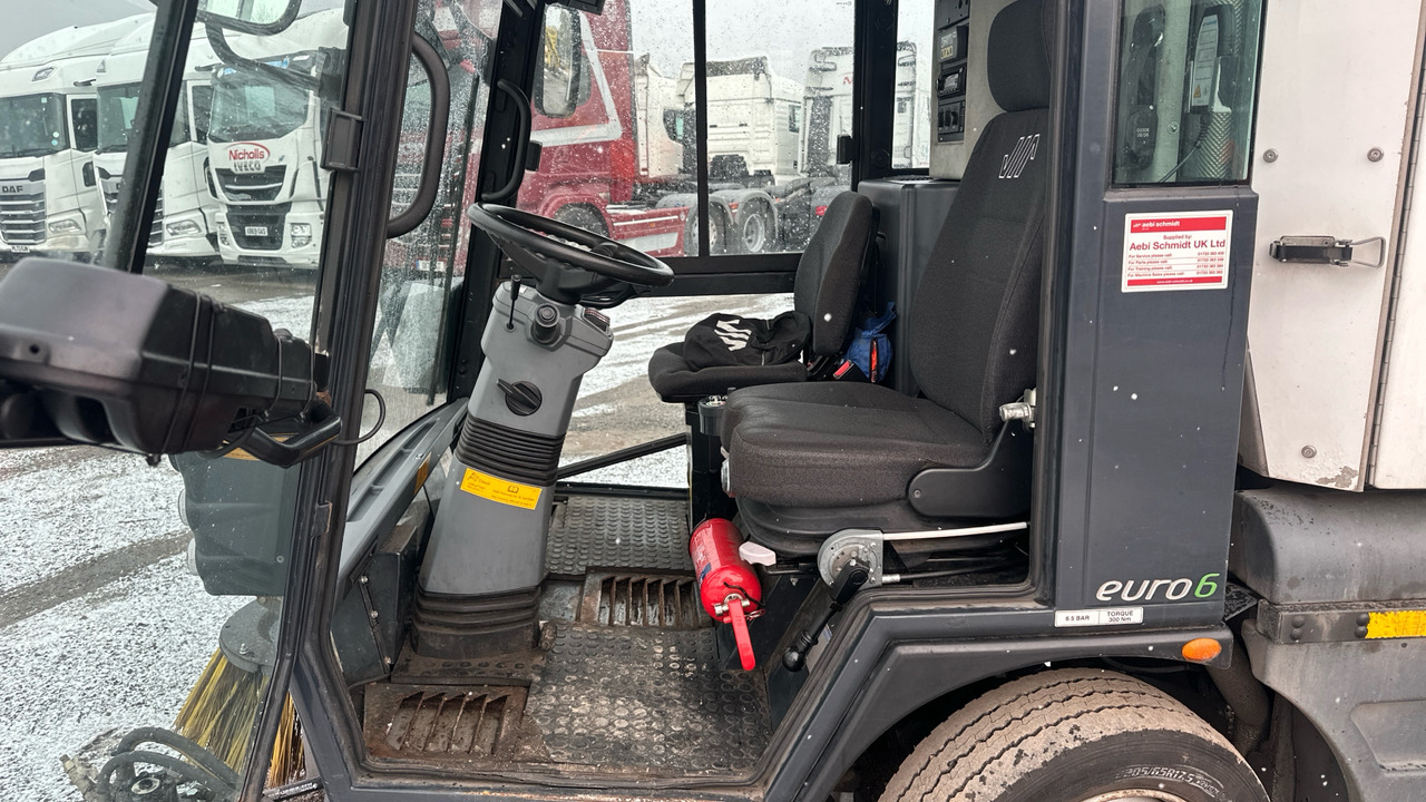 SCHMIDT SWINGO 200 - 거리 청소 차량 : 사진 5 SCHMIDT SWINGO 200 - 거리 청소 차량 : 사진 5