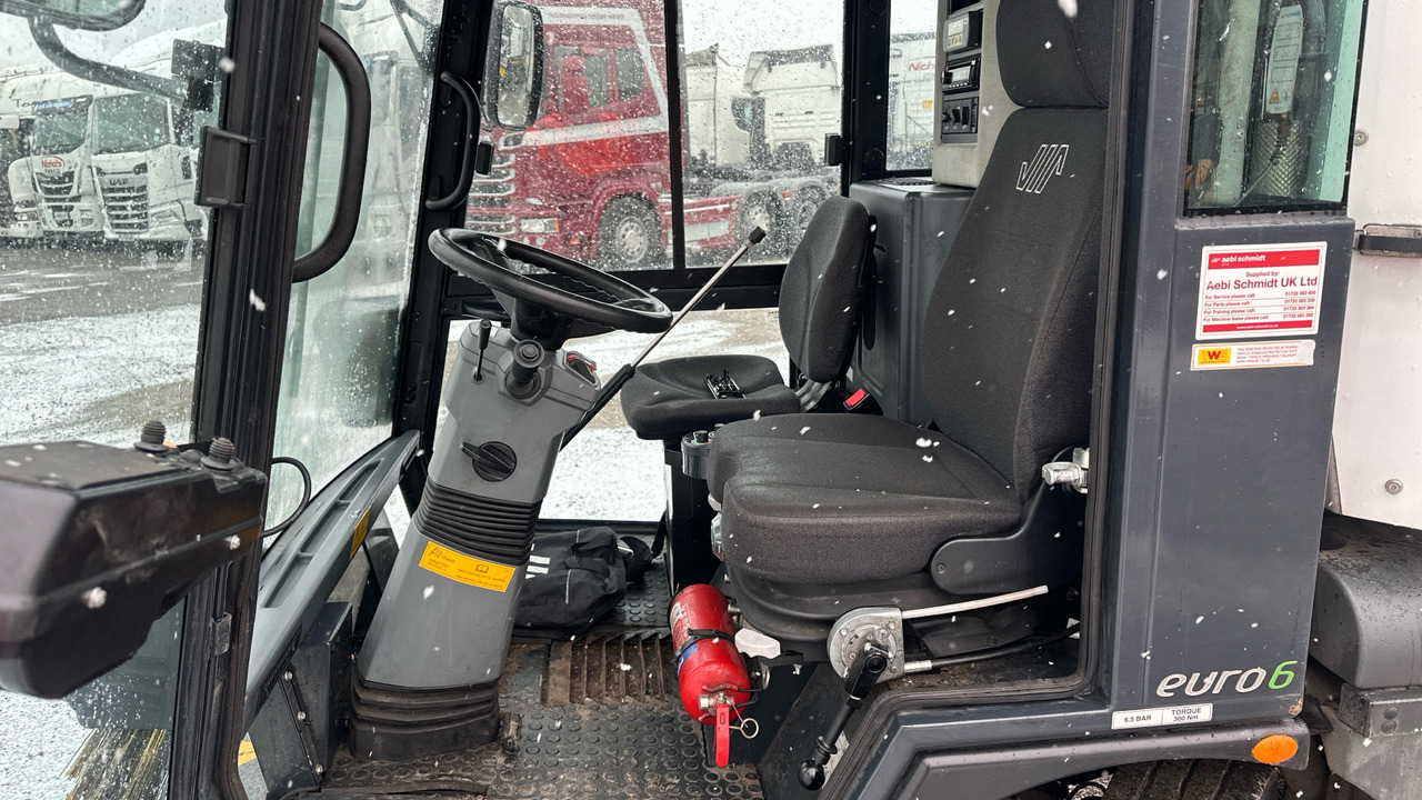 SCHMIDT SWINGO 200 - 거리 청소 차량 : 사진 5 SCHMIDT SWINGO 200 - 거리 청소 차량 : 사진 5