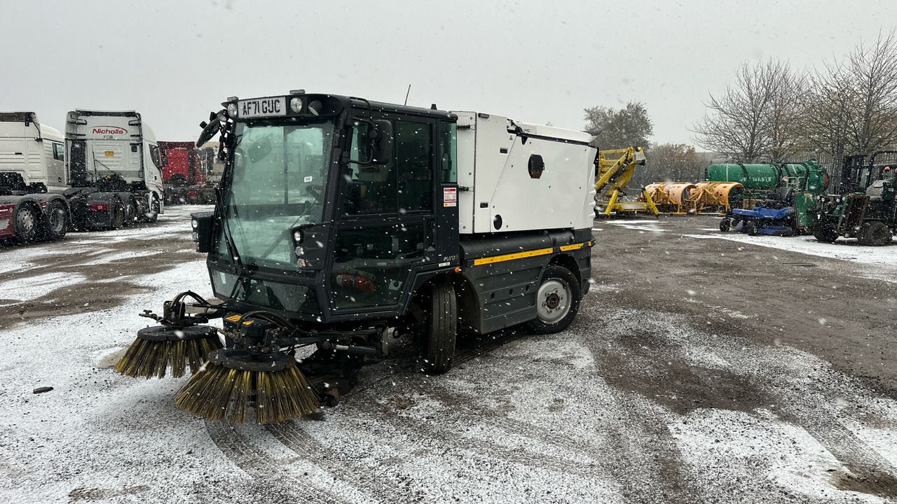 SCHMIDT SWINGO 200 - 거리 청소 차량 : 사진 2 SCHMIDT SWINGO 200 - 거리 청소 차량 : 사진 2