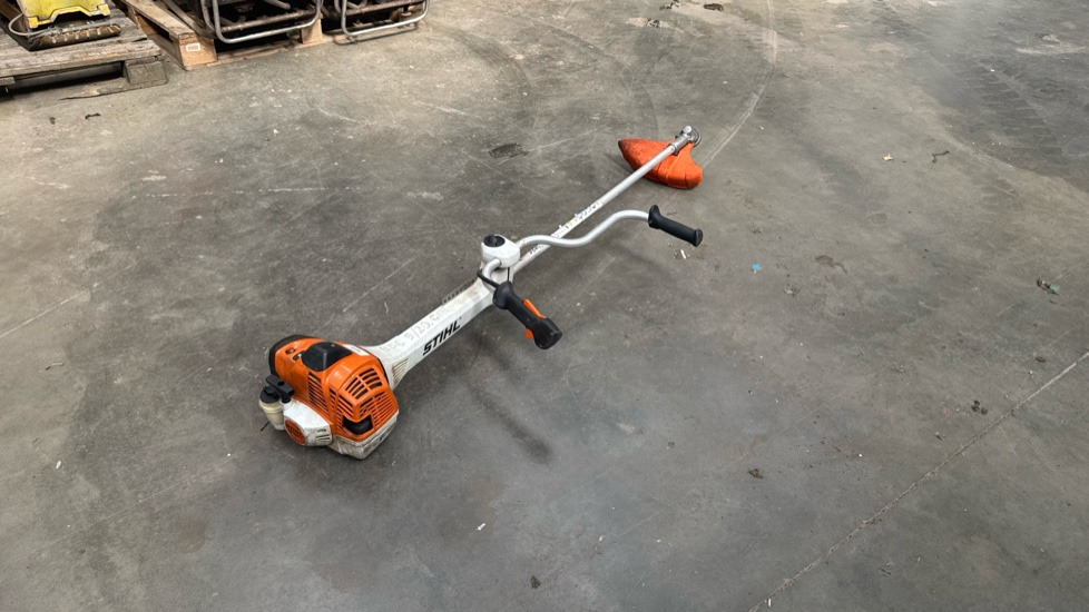 STIHL FS490C STRIMMER - 건설장비 : 사진 4 STIHL FS490C STRIMMER - 건설장비 : 사진 4