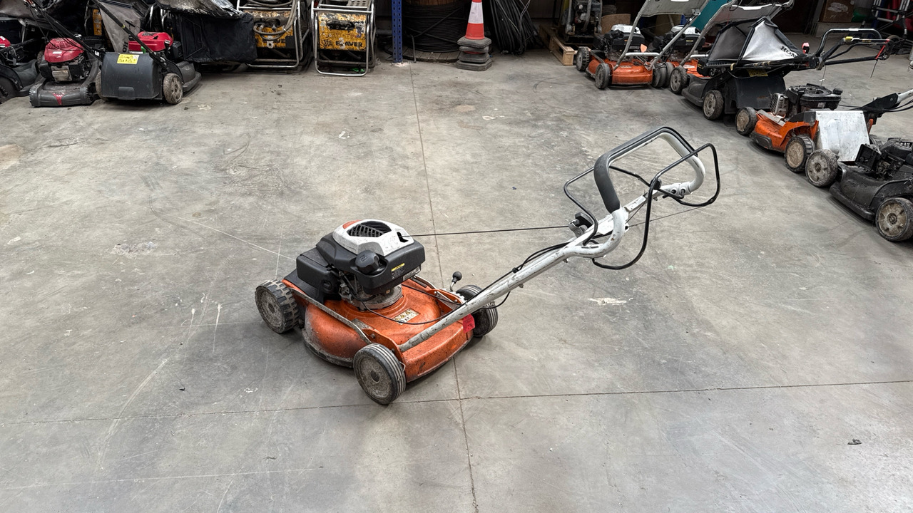 STIHL RM4 RTP - 정원 모어 : 사진 3 STIHL RM4 RTP - 정원 모어 : 사진 3