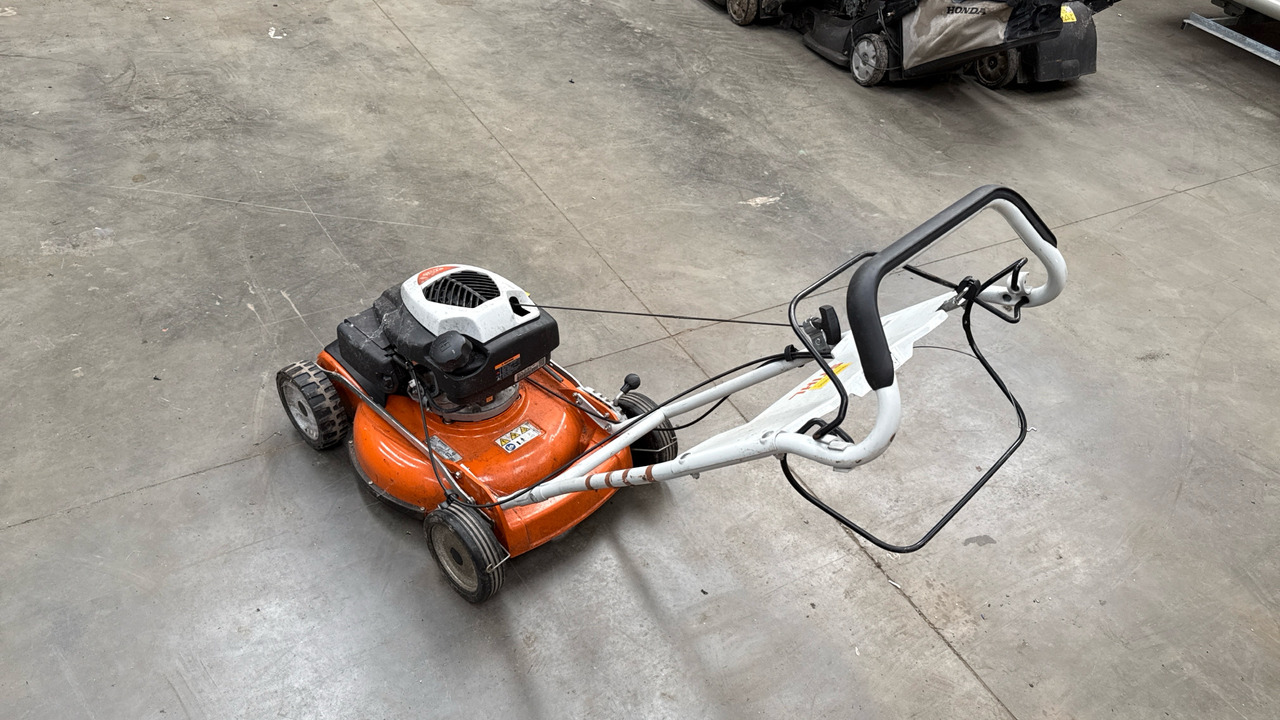 STIHL RM4 RTP - 정원 모어 : 사진 3 STIHL RM4 RTP - 정원 모어 : 사진 3