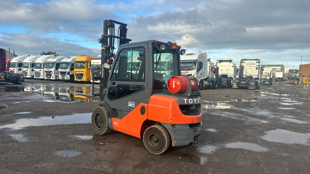 TOYOTA TONERO 30 - LPG 지게차 : 사진 3 TOYOTA TONERO 30 - LPG 지게차 : 사진 3