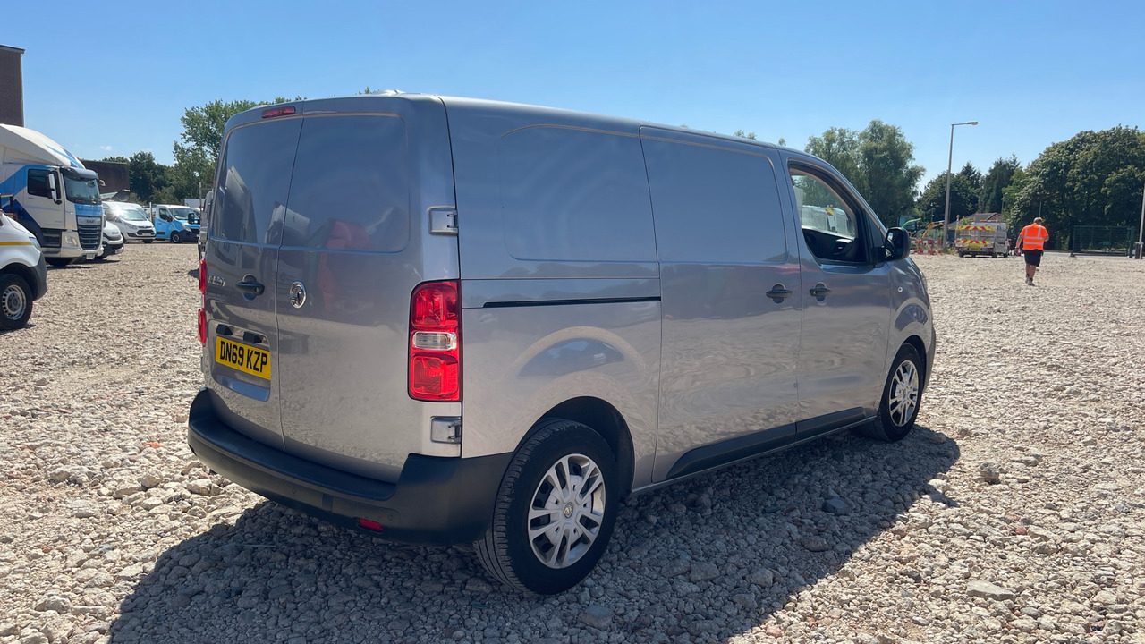 VAUXHALL VIVARO 2700 1.5 100PS - 소형 밴 : 사진 4 VAUXHALL VIVARO 2700 1.5 100PS - 소형 밴 : 사진 4