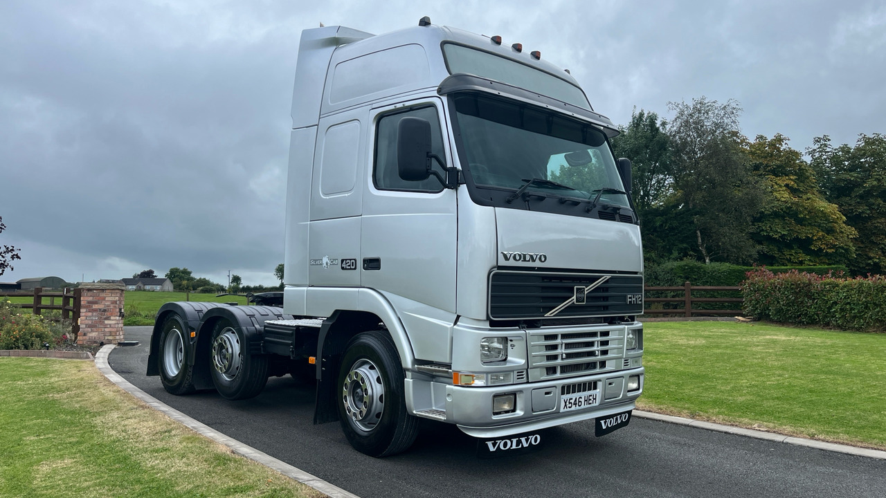VOLVO FH12.420 SILVER EDITION - XL GLOBETROTTER - 트랙터 유닛 : 사진 1 VOLVO FH12.420 SILVER EDITION - XL GLOBETROTTER - 트랙터 유닛 : 사진 1