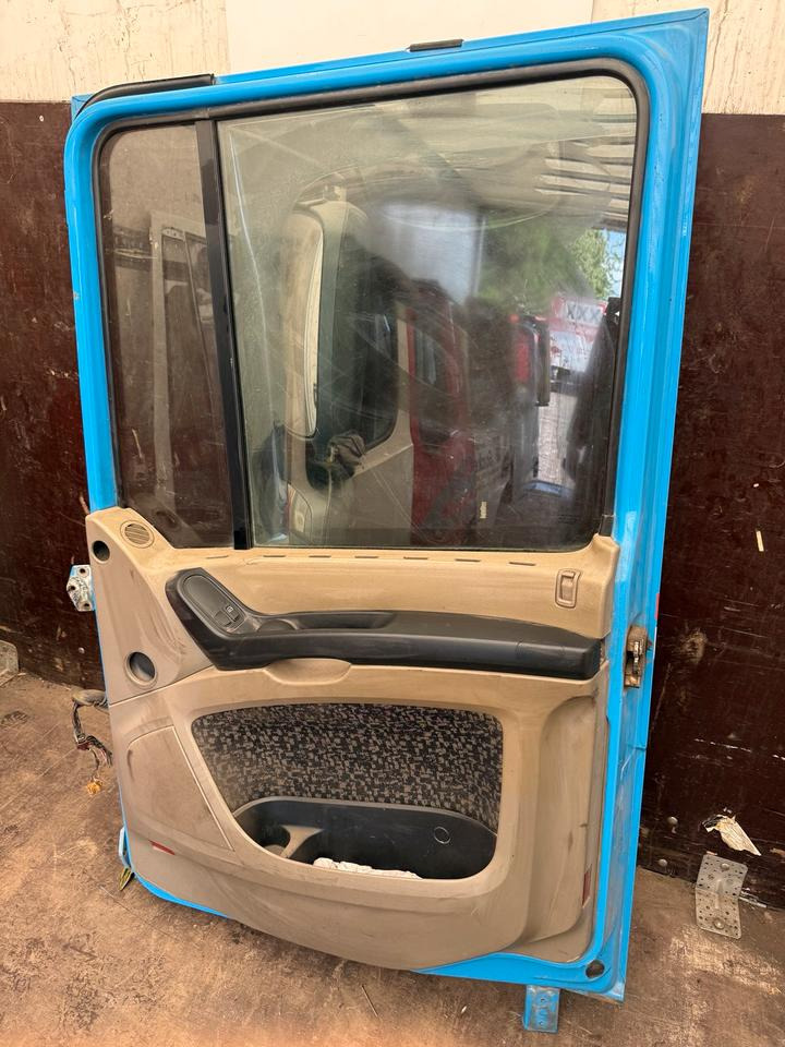DAF XF 105,460 Beifahrertür Blau Spiegel Innenverkleidung LN 48 - 도어 및 부품 트럭 용 : 사진 2 DAF XF 105,460 Beifahrertür Blau Spiegel Innenverkleidung LN 48 - 도어 및 부품 트럭 용 : 사진 2