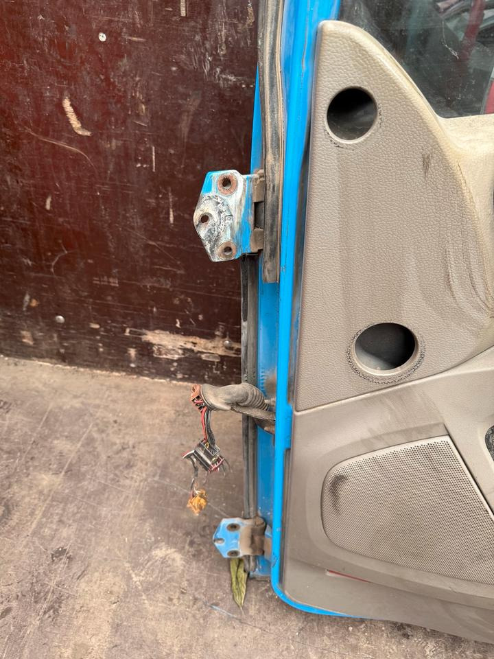 DAF XF 105,460 Beifahrertür Blau Spiegel Innenverkleidung LN 48 - 도어 및 부품 트럭 용 : 사진 4 DAF XF 105,460 Beifahrertür Blau Spiegel Innenverkleidung LN 48 - 도어 및 부품 트럭 용 : 사진 4
