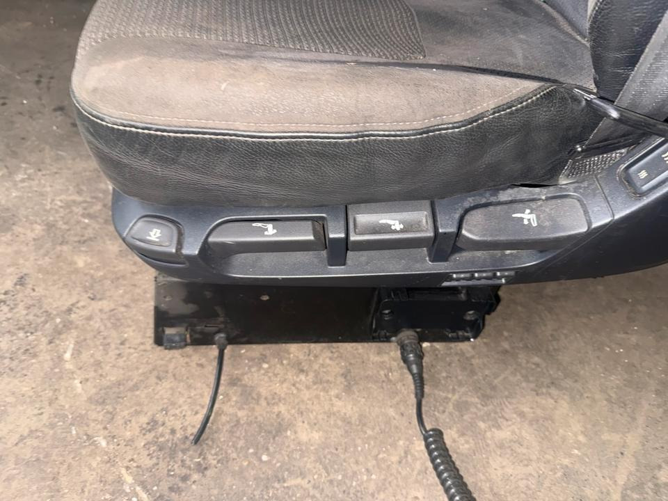 DAF XF 460 Euro 6 Fahrersitz mit Luft - 좌석 트럭 용 : 사진 5 DAF XF 460 Euro 6 Fahrersitz mit Luft - 좌석 트럭 용 : 사진 5