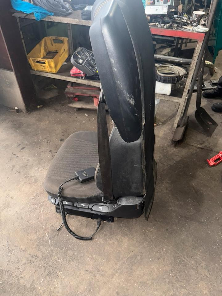 DAF XF 460 Euro 6 Fahrersitz mit Luft - 좌석 트럭 용 : 사진 3 DAF XF 460 Euro 6 Fahrersitz mit Luft - 좌석 트럭 용 : 사진 3