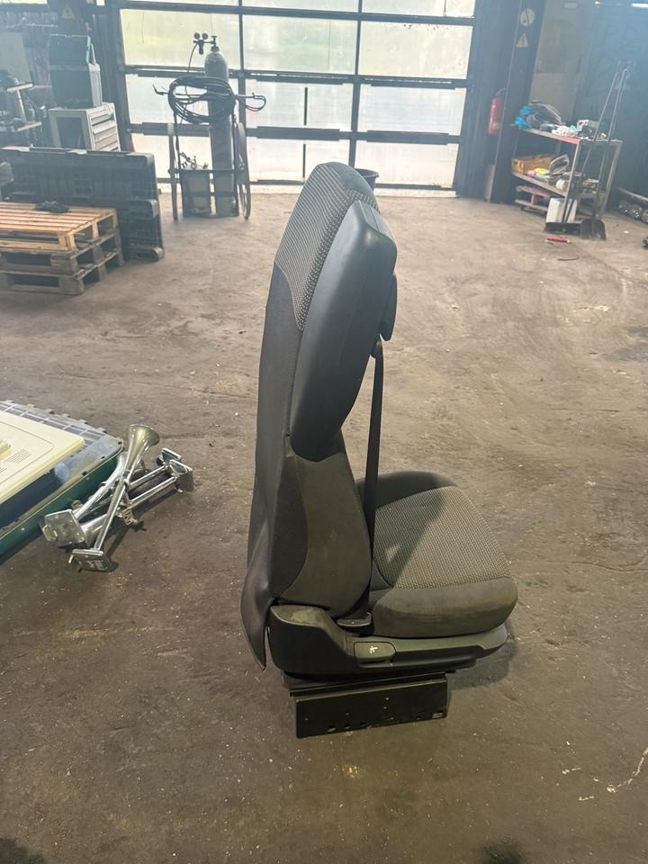 DAF XF 460 Euro6 Beifahrersitz - 좌석 트럭 용 : 사진 3 DAF XF 460 Euro6 Beifahrersitz - 좌석 트럭 용 : 사진 3