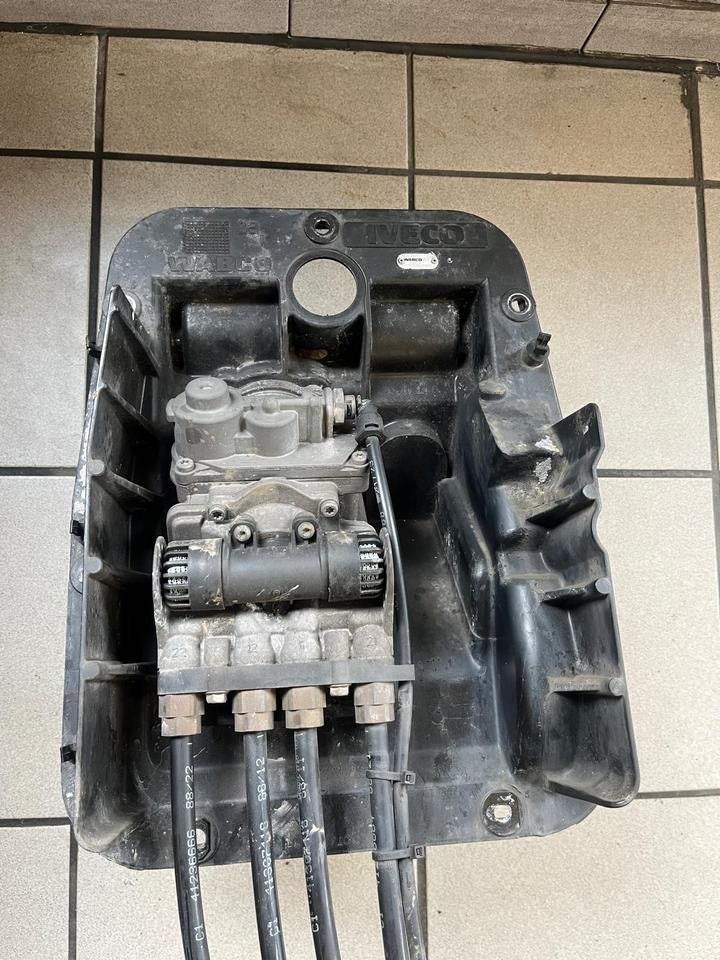 IVECO STRALIS 450 Fußbremsventil Bremsventil WABCO 9650019060 - 브레이크 밸브 트럭 용 : 사진 1 IVECO STRALIS 450 Fußbremsventil Bremsventil WABCO 9650019060 - 브레이크 밸브 트럭 용 : 사진 1