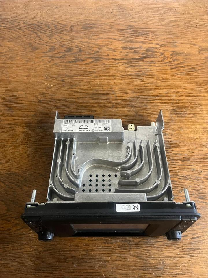 MAN EU6 Radio/Navigationssystem 81.28100-6029 - 내비게이션 시스템 트럭 용 : 사진 4 MAN EU6 Radio/Navigationssystem 81.28100-6029 - 내비게이션 시스템 트럭 용 : 사진 4