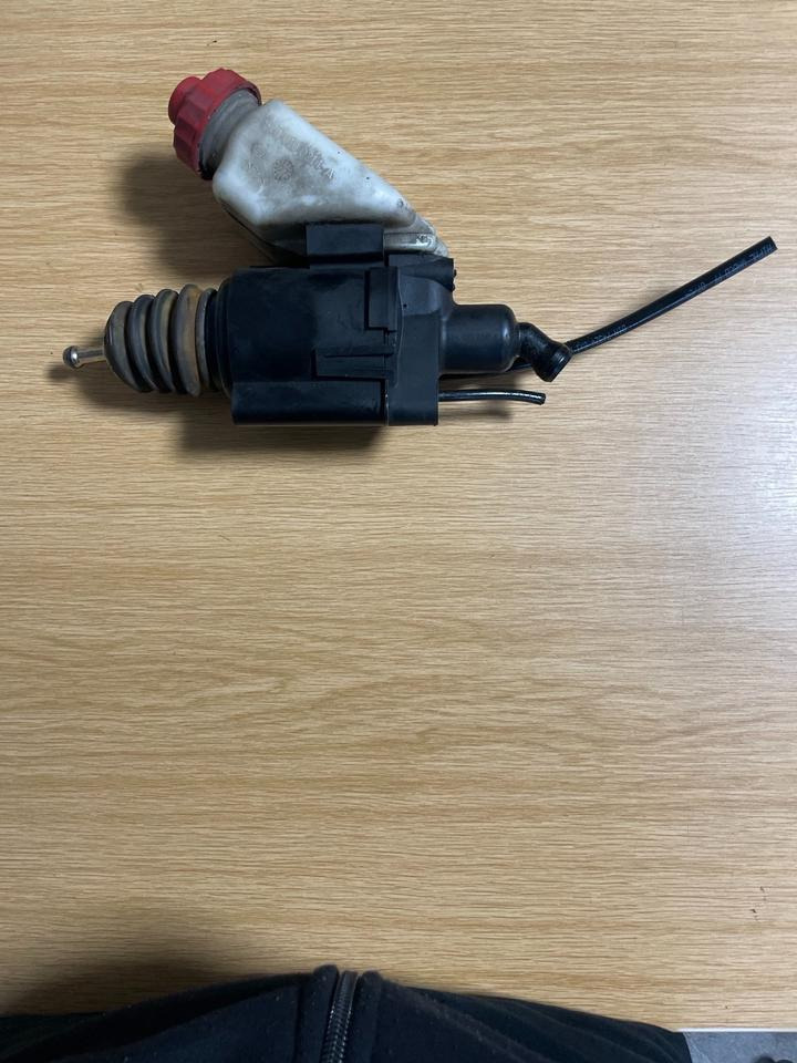 MAN Geberzylinder Kopplung WABCO 81.307006019 - 클러치 실린더 트럭 용 : 사진 1 MAN Geberzylinder Kopplung WABCO 81.307006019 - 클러치 실린더 트럭 용 : 사진 1