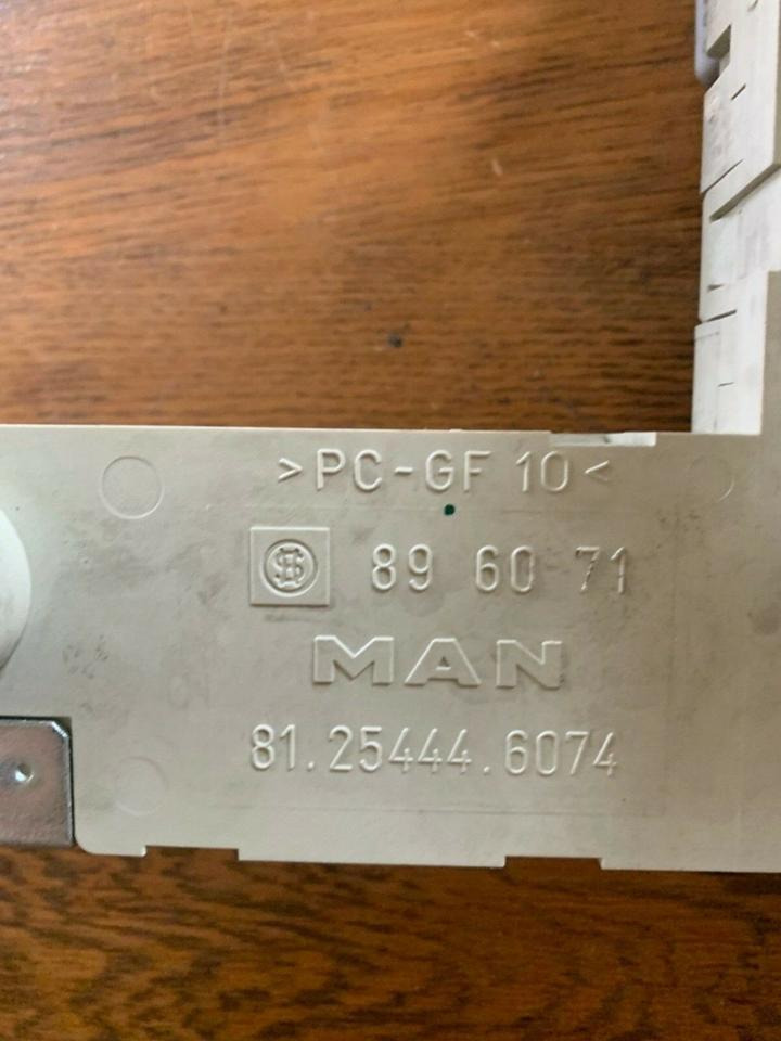 MAN TGS Sicherungskasten 81.25444.6074 - 퓨즈 트럭 용 : 사진 2 MAN TGS Sicherungskasten 81.25444.6074 - 퓨즈 트럭 용 : 사진 2