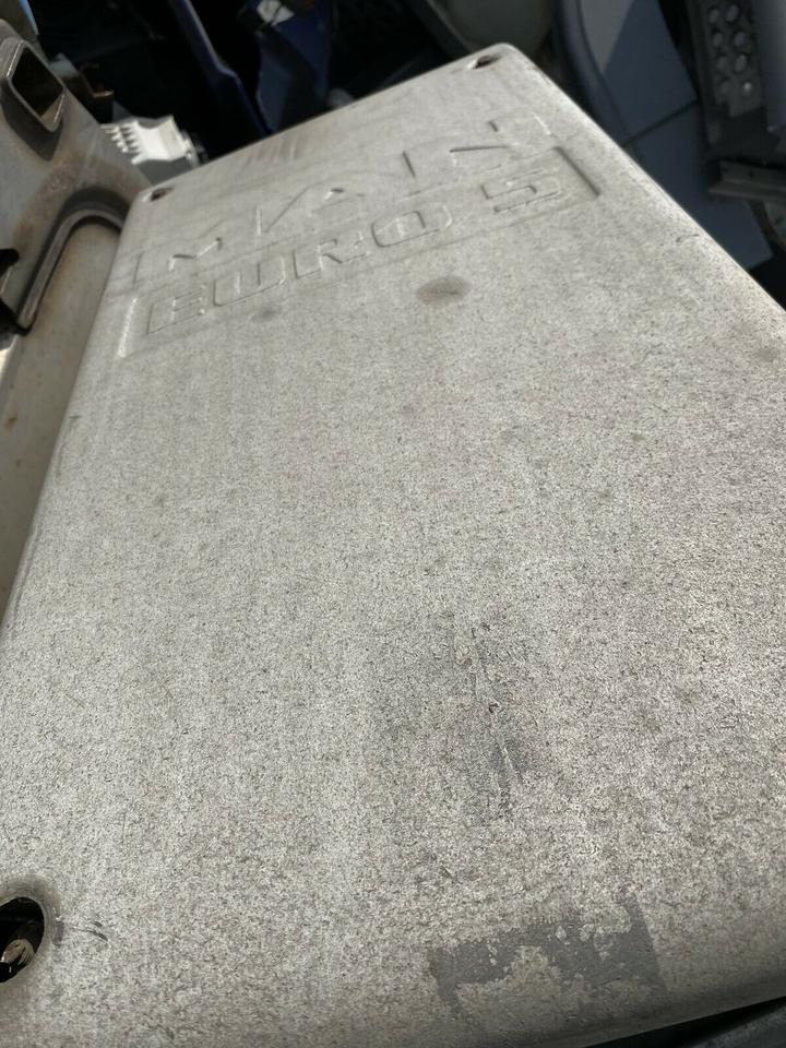 MAN TGX Schalldämpfer Auspuff EURO 5: 81 15103 0039 - 머플러 트럭 용 : 사진 4 MAN TGX Schalldämpfer Auspuff EURO 5: 81 15103 0039 - 머플러 트럭 용 : 사진 4