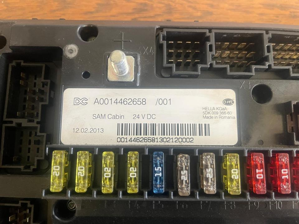 Mercedes Actros MP4 SAM Cabin Sicherungskasten A0014462658 - 퓨즈 트럭 용 : 사진 3 Mercedes Actros MP4 SAM Cabin Sicherungskasten A0014462658 - 퓨즈 트럭 용 : 사진 3