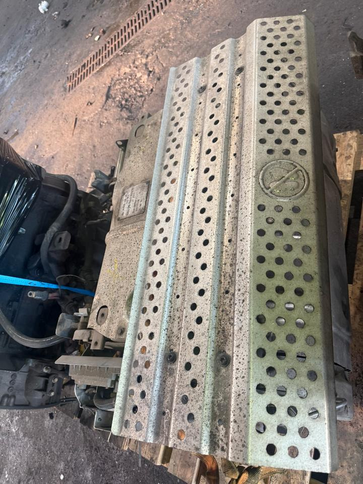 Mercedes Atego 4 EU6 Auspuff Katalysator A0054906812 - 촉매 컨버터 트럭 용 : 사진 3 Mercedes Atego 4 EU6 Auspuff Katalysator A0054906812 - 촉매 컨버터 트럭 용 : 사진 3