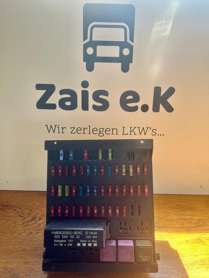 Mercedes Atego Sicherungskasten (Zentralelektrik) A0015433615 - 퓨즈 트럭 용 : 사진 1 Mercedes Atego Sicherungskasten (Zentralelektrik) A0015433615 - 퓨즈 트럭 용 : 사진 1
