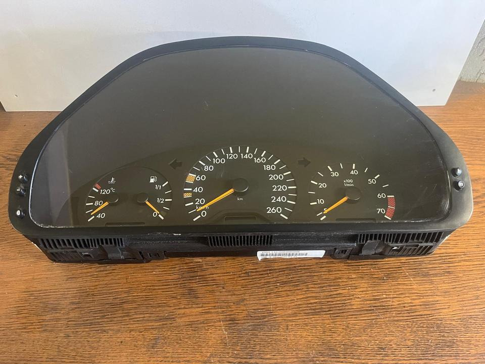 Mercedes-Benz W202 Tacho / Kombiinstrument A2025406348 - 대시보드 트럭 용 : 사진 2 Mercedes-Benz W202 Tacho / Kombiinstrument A2025406348 - 대시보드 트럭 용 : 사진 2