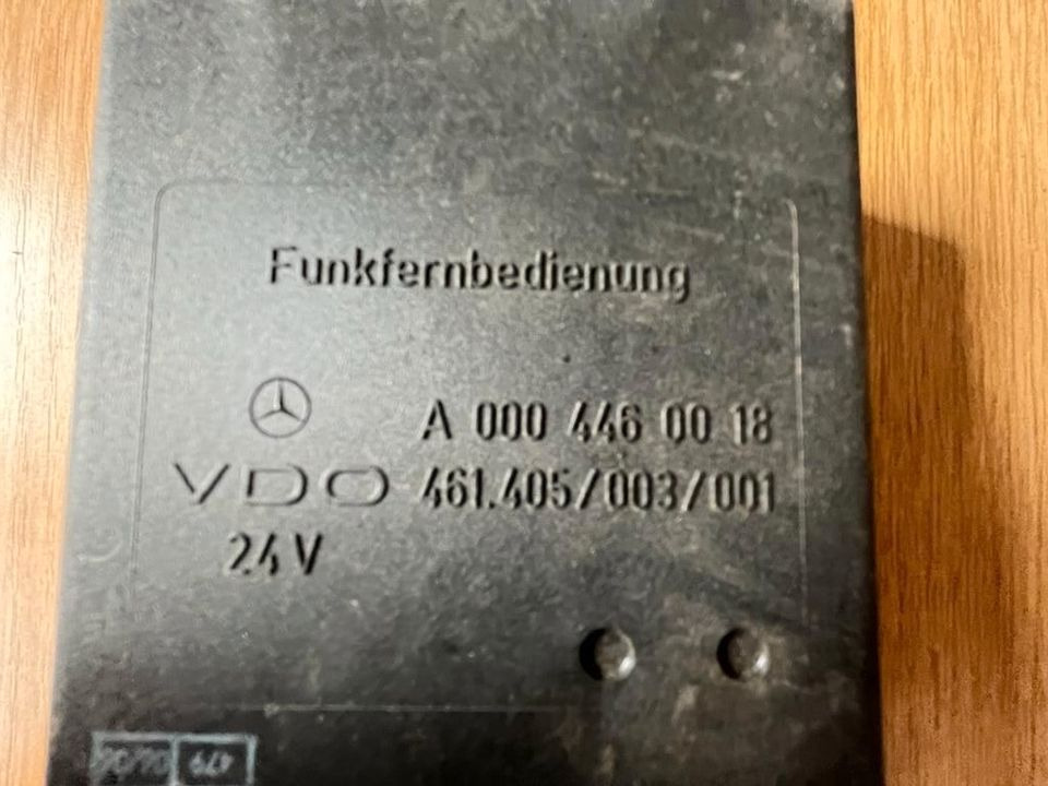 Mercedes VDO Funkfernbedienung Steuergerät A 000 446 00 18 - ECU 트럭 용 : 사진 2 Mercedes VDO Funkfernbedienung Steuergerät A 000 446 00 18 - ECU 트럭 용 : 사진 2