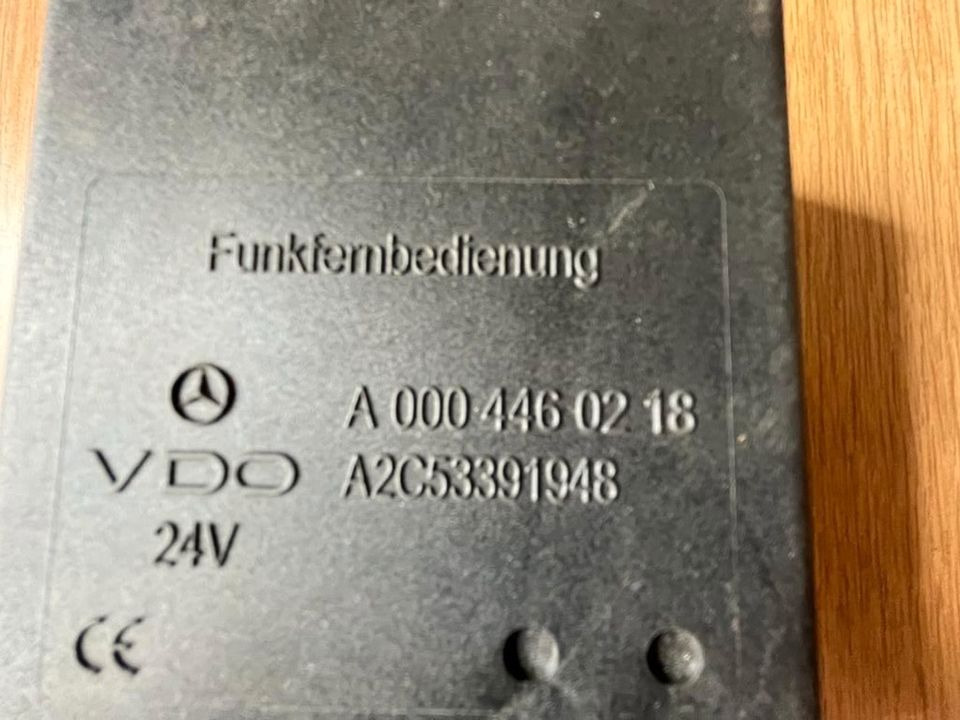 Mercedes VDO Funkfernbedienung Steuergerät A 000 446 02 18 - ECU 트럭 용 : 사진 2 Mercedes VDO Funkfernbedienung Steuergerät A 000 446 02 18 - ECU 트럭 용 : 사진 2
