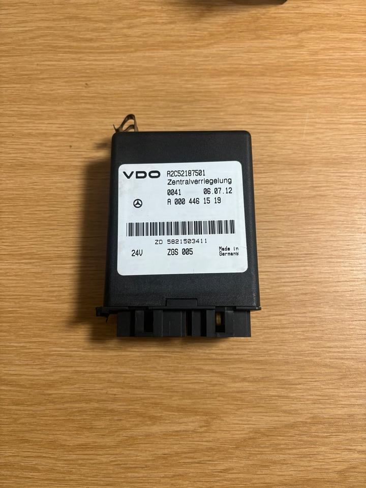 Mercedes VDO Zentralverriegelung Steuergerät A0004461519 - ECU 트럭 용 : 사진 1 Mercedes VDO Zentralverriegelung Steuergerät A0004461519 - ECU 트럭 용 : 사진 1