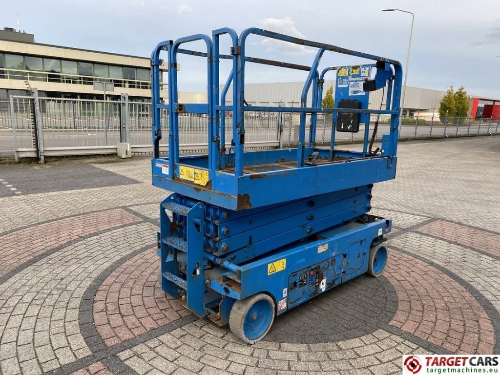 Genie GS-2646 Electric 2646 Scissor Work Lift 992cm - 시저 리프트 : 사진 3 Genie GS-2646 Electric 2646 Scissor Work Lift 992cm - 시저 리프트 : 사진 3