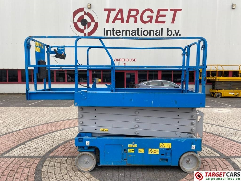 Genie GS-3246 Electric Scissor Work Lift 1175cm - 시저 리프트 : 사진 5 Genie GS-3246 Electric Scissor Work Lift 1175cm - 시저 리프트 : 사진 5