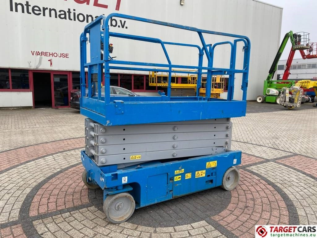 Genie GS-3246 Electric Scissor Work Lift 1175cm - 시저 리프트 : 사진 1 Genie GS-3246 Electric Scissor Work Lift 1175cm - 시저 리프트 : 사진 1