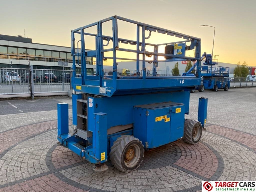 Genie GS-4069 DC Electric GS4069 Scissor WorkLift 1412cm - 시저 리프트 : 사진 3 Genie GS-4069 DC Electric GS4069 Scissor WorkLift 1412cm - 시저 리프트 : 사진 3