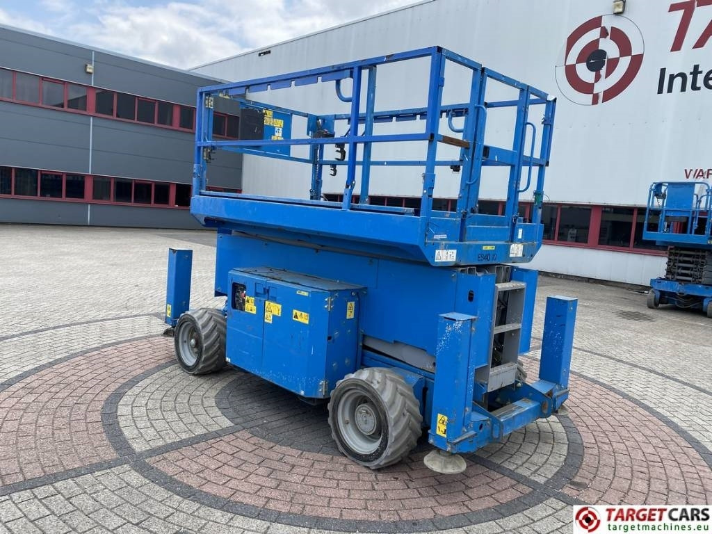 Genie GS-4069DC Electric Scissor Work Lift 1412cm - 시저 리프트 : 사진 4 Genie GS-4069DC Electric Scissor Work Lift 1412cm - 시저 리프트 : 사진 4