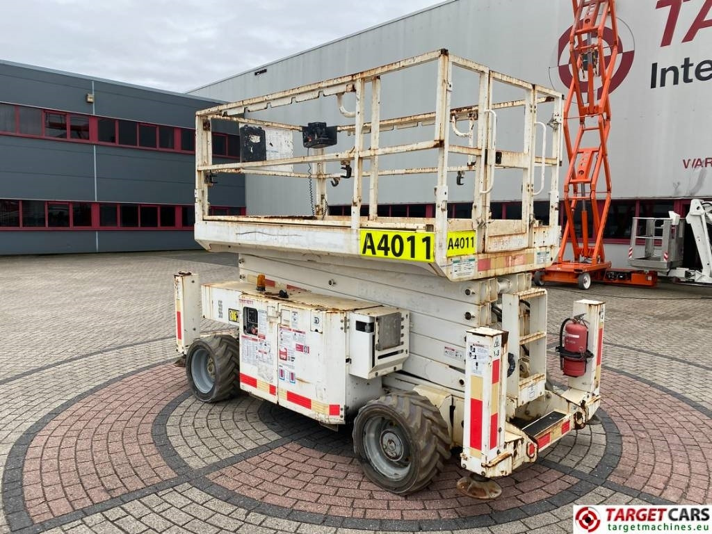 Genie GS-4069RT Diesel 4x4 Scissor Work Lift 1412cm NOCE - 시저 리프트 : 사진 4 Genie GS-4069RT Diesel 4x4 Scissor Work Lift 1412cm NOCE - 시저 리프트 : 사진 4