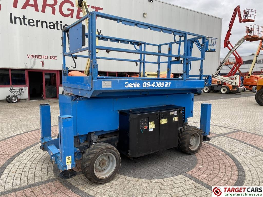 Genie GS-4069RT Diesel 4x4 Scissor Work Lift 1412cm - 시저 리프트 : 사진 1 Genie GS-4069RT Diesel 4x4 Scissor Work Lift 1412cm - 시저 리프트 : 사진 1