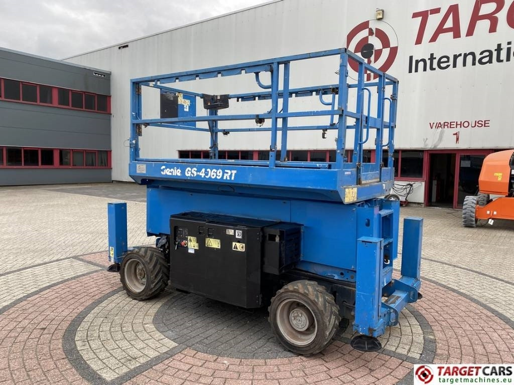 Genie GS-4069RT Diesel 4x4 Scissor Work Lift 1412cm - 시저 리프트 : 사진 4 Genie GS-4069RT Diesel 4x4 Scissor Work Lift 1412cm - 시저 리프트 : 사진 4